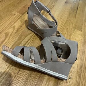 wedge sandals like new